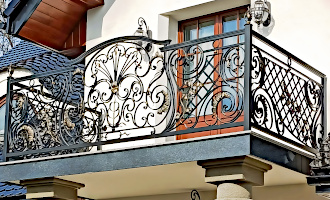 Balustrady zewnętrzne balkony kute